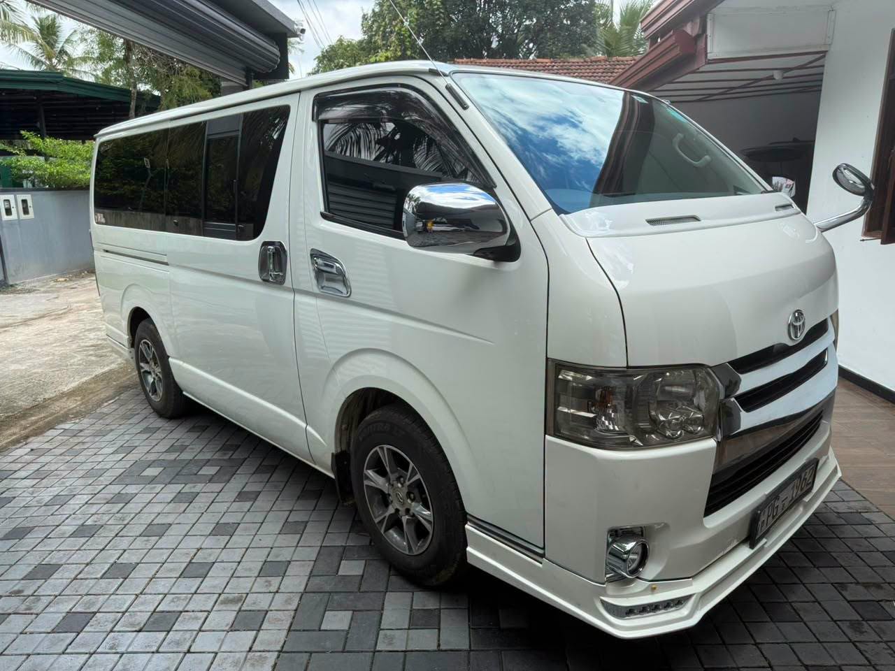 Toyota KDH HIGH ROOF 223 2017